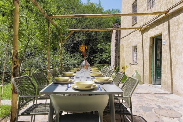 Outdoor dining