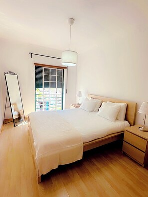 2 chambres, fer et planche à repasser, Wi-Fi, draps fournis