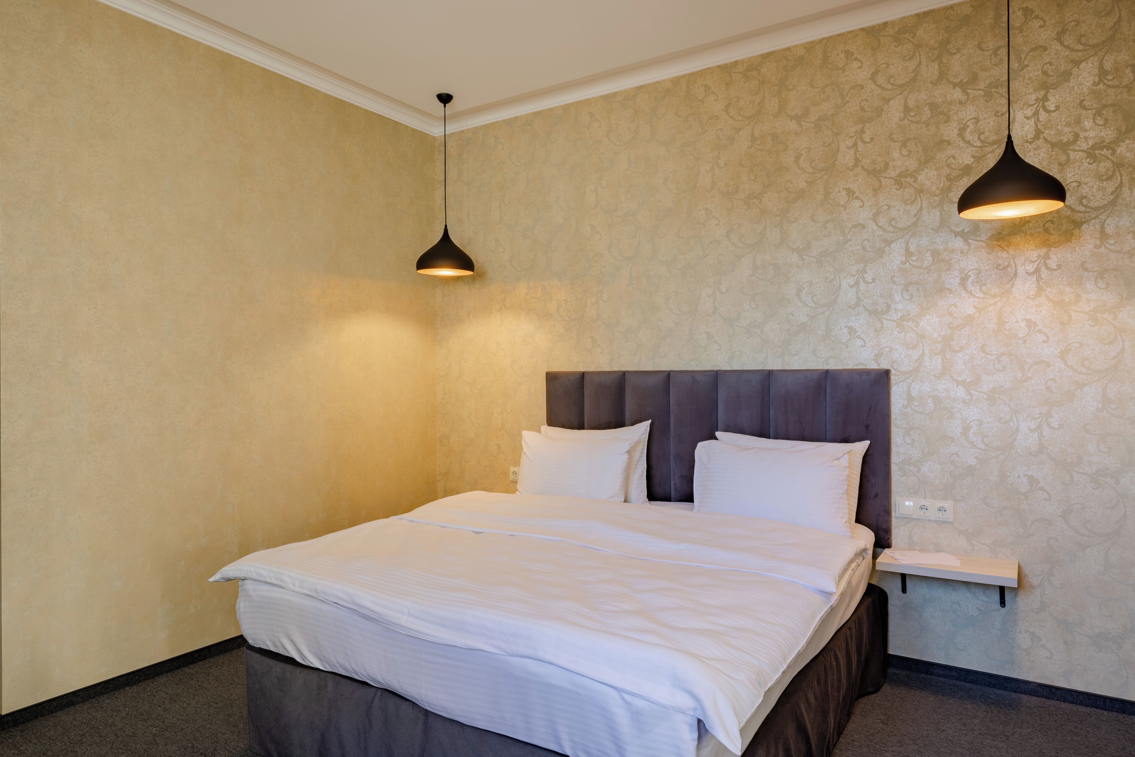 King Room with Mountain View | In-room safe, blackout curtains, soundproofing, free WiFi