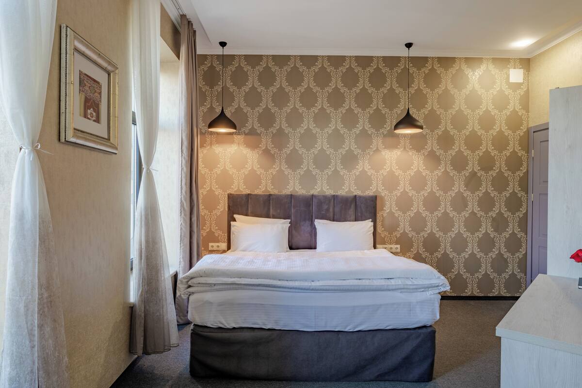 Deluxe Room, City View | In-room safe, blackout drapes, soundproofing, free WiFi