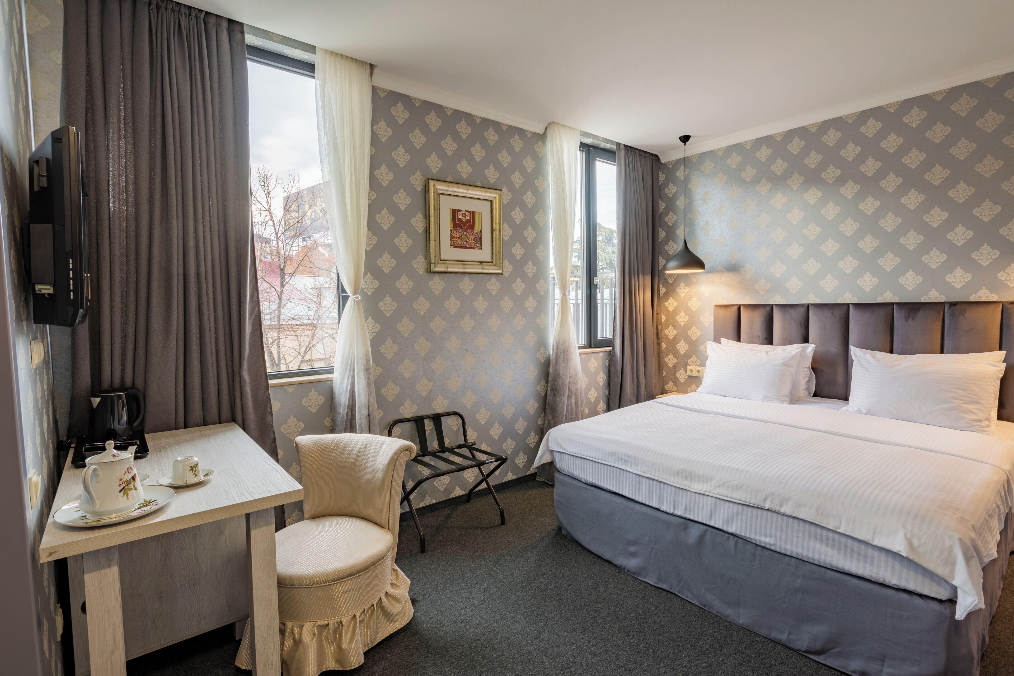 King Room with Mountain View | In-room safe, blackout curtains, soundproofing, free WiFi