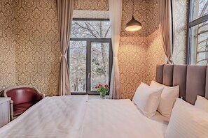 Deluxe Double Room | In-room safe, blackout drapes, soundproofing, free WiFi