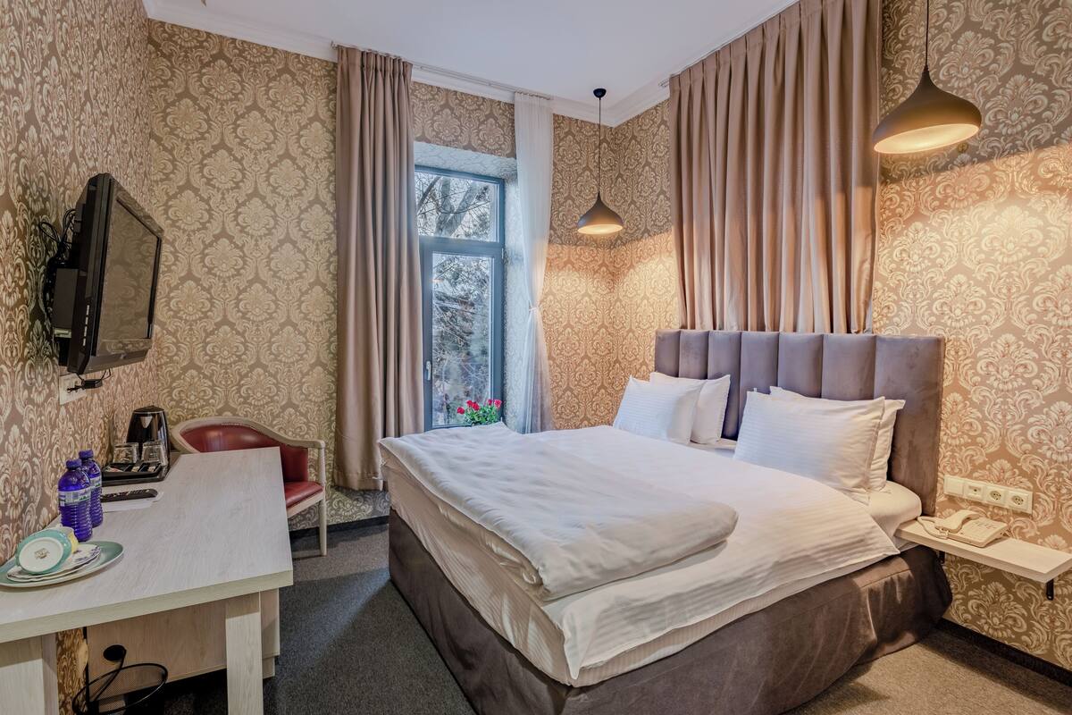 Deluxe Double Room | In-room safe, blackout drapes, soundproofing, free WiFi