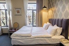 Deluxe Room, City View | In-room safe, blackout drapes, soundproofing, free WiFi