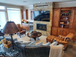 TV - Reflections On The Lake: Waterfront Home with Private Pool & Hot Tub on Lake LBJ (Granite Shoals)