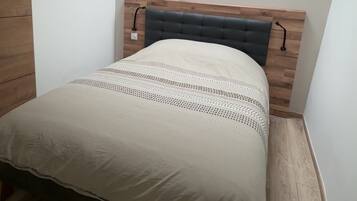 1 chambre, lit parapluie, Wi-Fi gratuit, draps fournis