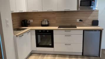 Refrigerador, microondas, horno, placa de cocina