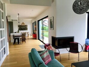 Smart TV, fireplace, video games, DVD player - Contemporary Basque house, swimming pool and fronton (Saint-Jean-de-Luz)