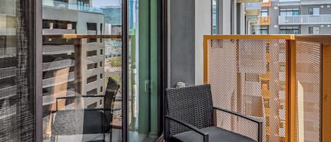 Appartement Classique, 2 chambres, vue piscine | Balcon