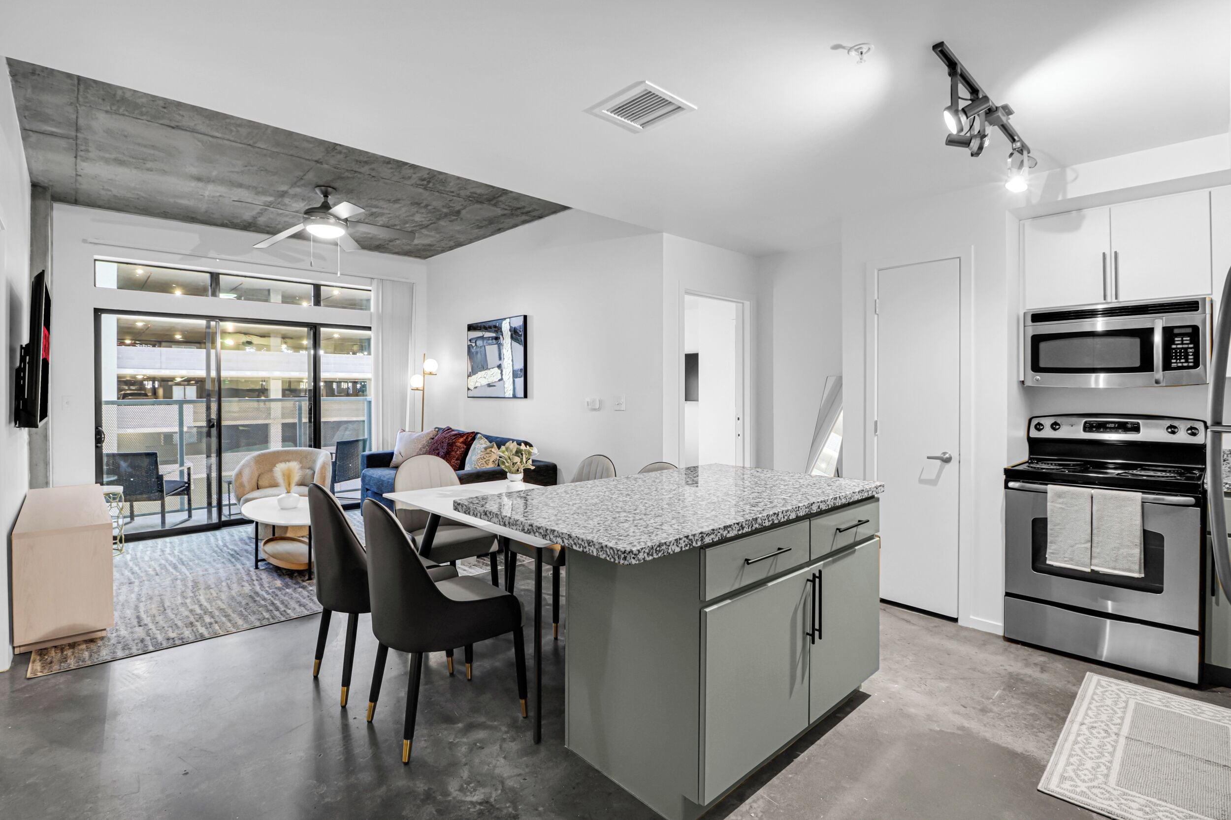 Apartment, Pool View | Private kitchen | Fridge, microwave, oven, stovetop