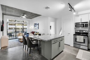 Appartement, vue piscine | Cuisine privée