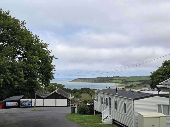 Exterior - Luxury 3 Bed-sleeps 8-parking-pets-sea View (Cowes)