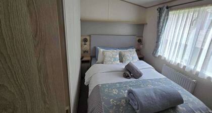 Luxury 3 Bed-sleeps 8-parking-pets-sea View