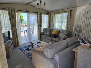 Fireplace - Luxury 3 Bed-sleeps 8-parking-pets-sea View (Cowes)