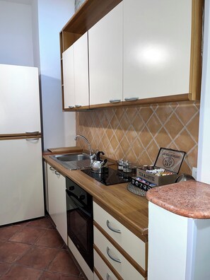Fridge, stovetop, coffee/tea maker, cookware/dishes/utensils