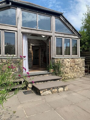 تفاصيل الفندق من الخارج