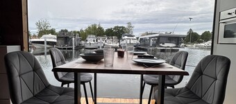 Houseboat with sauna & fireplace - pure relaxation on the water surrounded by nature