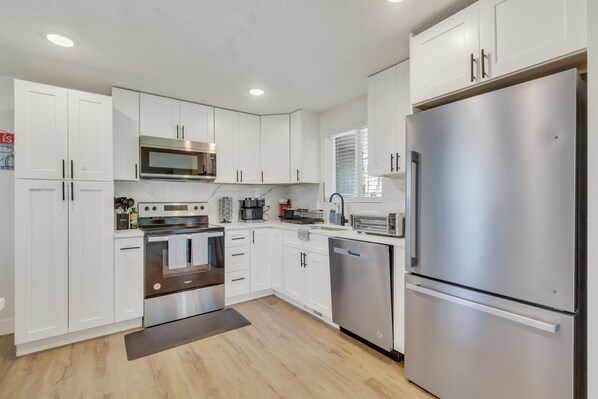 Fridge, microwave, oven, stovetop