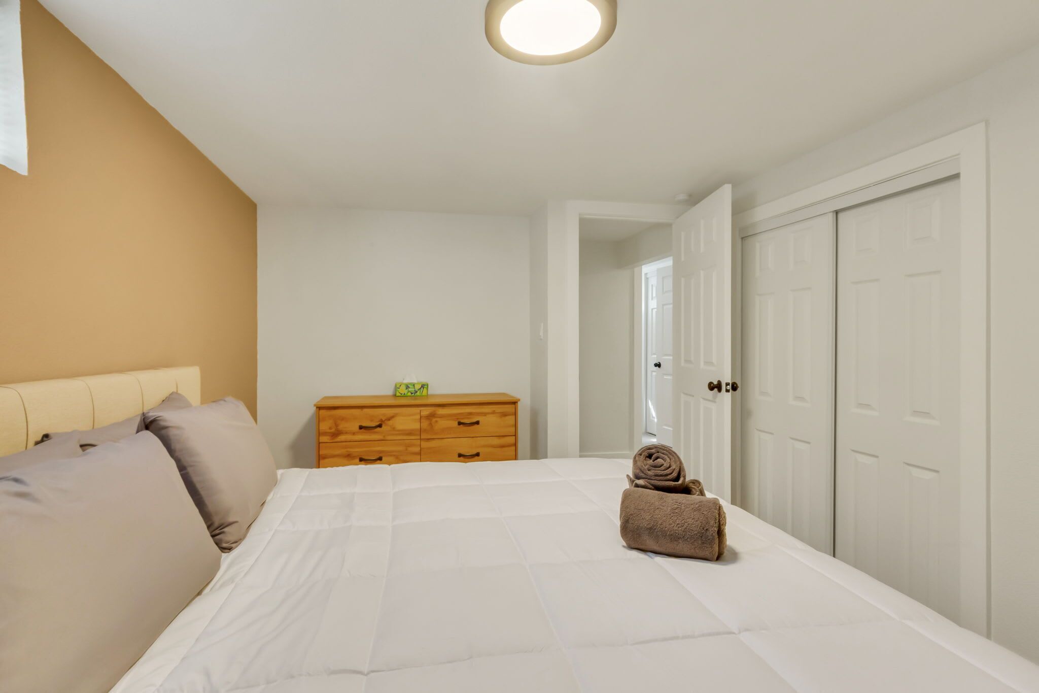 4 bedrooms, desk, iron/ironing board, WiFi