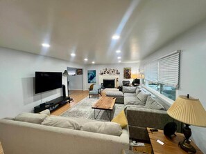 Télévision, cheminée