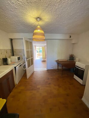 Micro-ondes, four, plaque de cuisson, lave-vaisselle