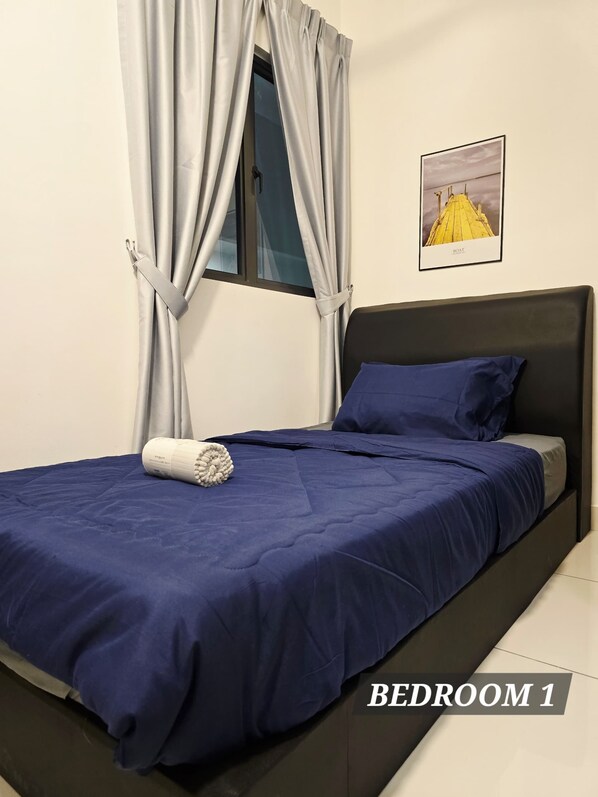 Cortinas blackout, tabla de planchar con plancha y wifi gratis