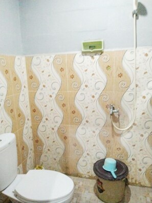 Standard Double Room | Bathroom
