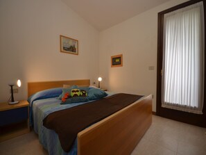 3 bedrooms, bed sheets