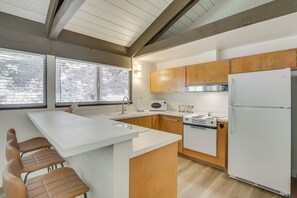 House (3 Bedrooms) | Interior - 3 Mi to Lake Arrowhead: Cabin w/ Furnished Deck! (Twin Peaks)