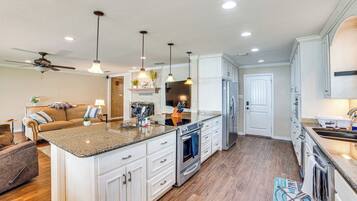 House (3 Bedrooms) | Interior