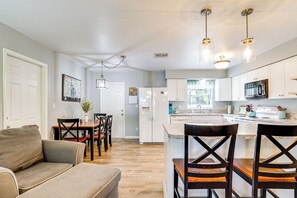 House (3 Bedrooms) | Interior