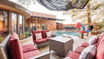 House (5 Bedrooms) | Interior