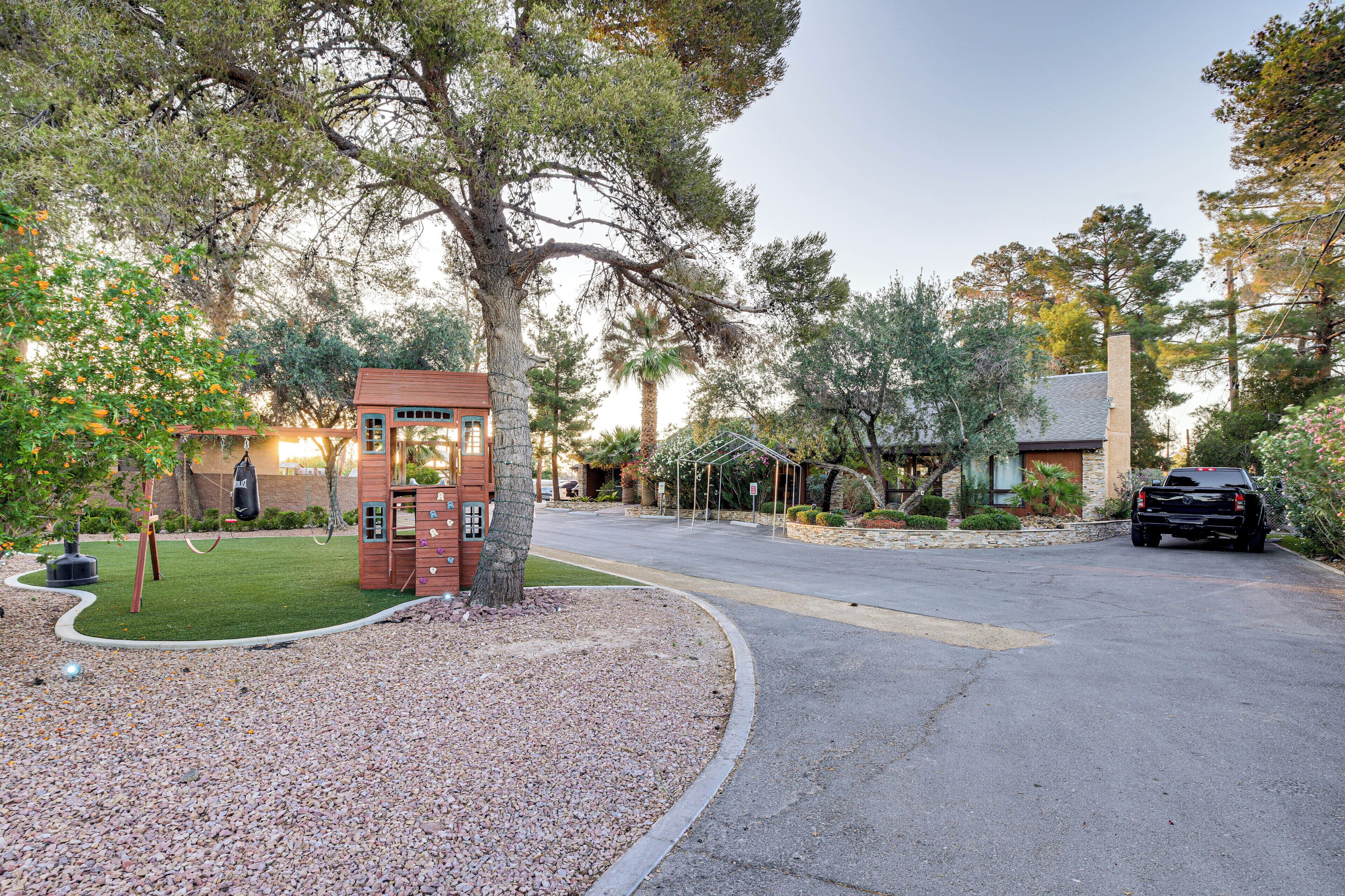 House (5 Bedrooms) | Interior