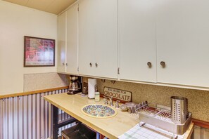 Apartment (0 Bedroom) | Interior - Walk to Dtwn Livingston: Studio w/ Mtn Views! (Livingston)