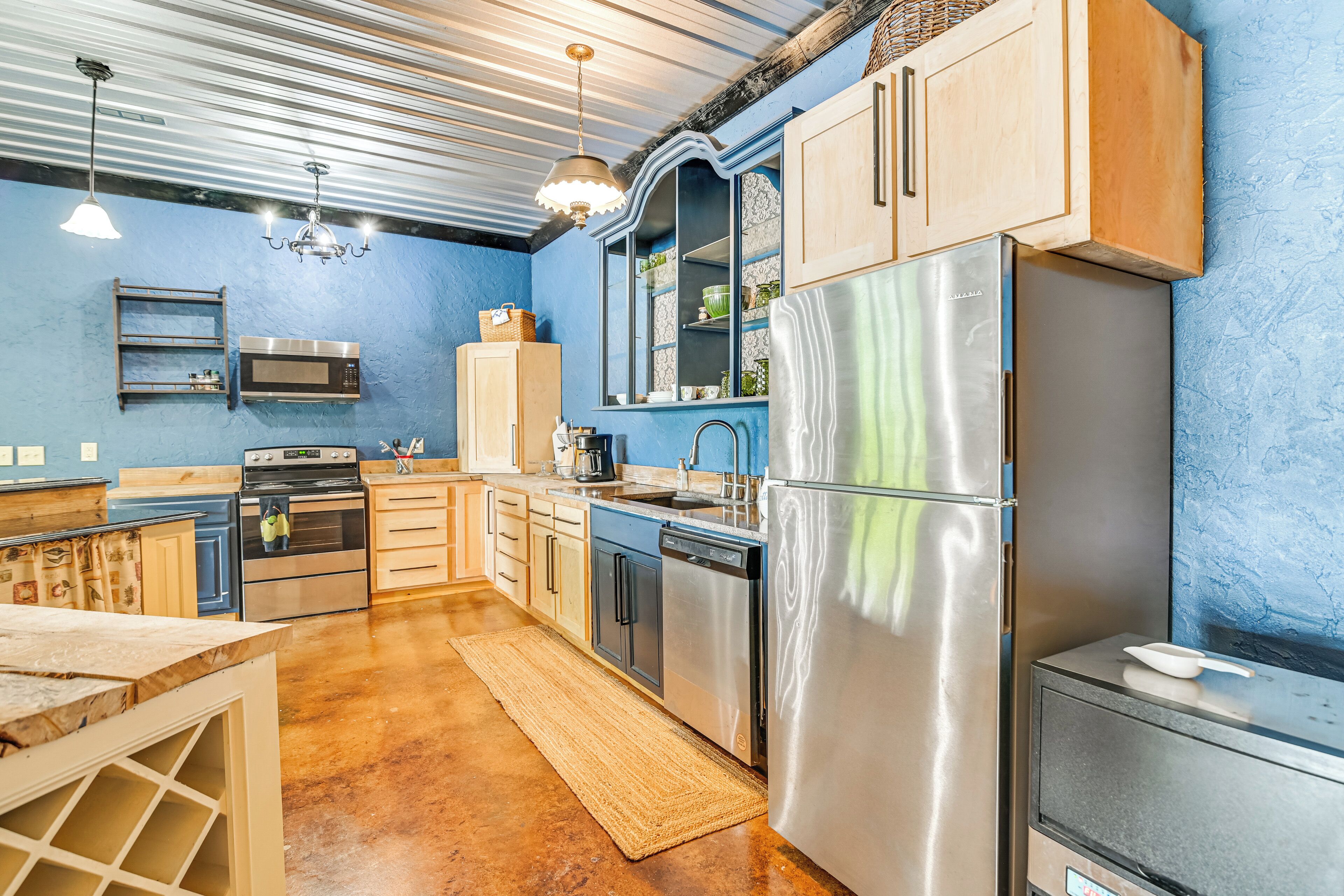 House (5 Bedrooms) | Interior