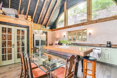 Upscale Getaway on Smith Lake w/ Boat Dock