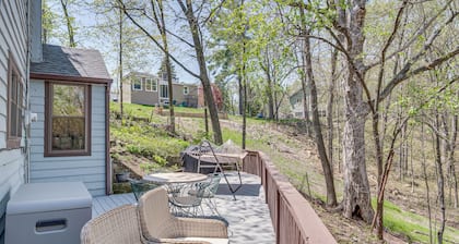 Charming Cottage: Steps to Lake Wandawega!