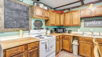 House (2 Bedrooms) | Interior