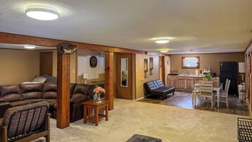 المنشأة من الداخل