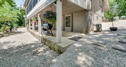 Lakefront Retreat w/ Patio in Fort Towson!