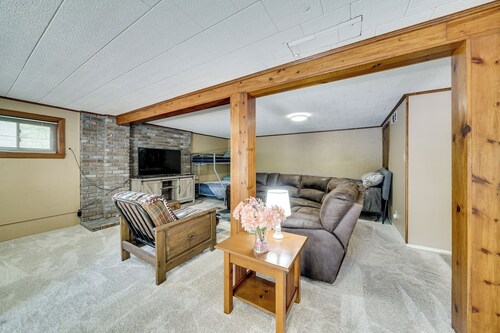 Lakefront Retreat w/ Patio in Fort Towson!