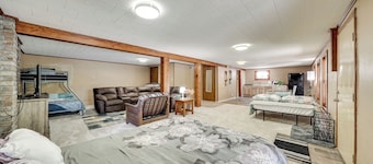 Lakefront Retreat w/ Patio in Fort Towson!