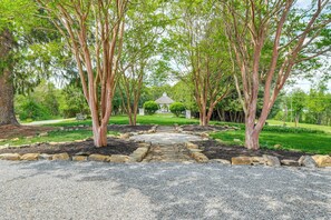 House (5 Bedrooms) | Interior - 9-acre New River Retreat Near Radford University (Radford)