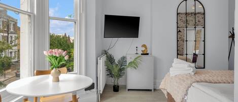 Iron/ironing board, free WiFi, bed sheets