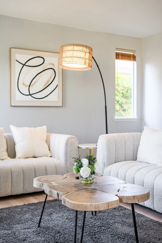 Bright Designer Home w Pool Near Everything