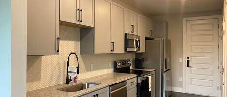 ميكروويف، فرن، موقد طهي مسطح، غسالة أطباق