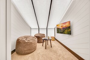 Interior - Remodeled! Slps 13. 3 bd + loft! Hot tub! Shuttle to Resort! Pets allowed! (Deer Valley)