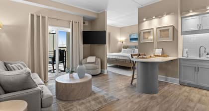 Big Rock Retreat - Waterfont Getaway in the Heart of Morehead City!