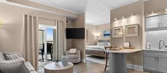 Big Rock Retreat - Waterfont Getaway in the Heart of Morehead City!