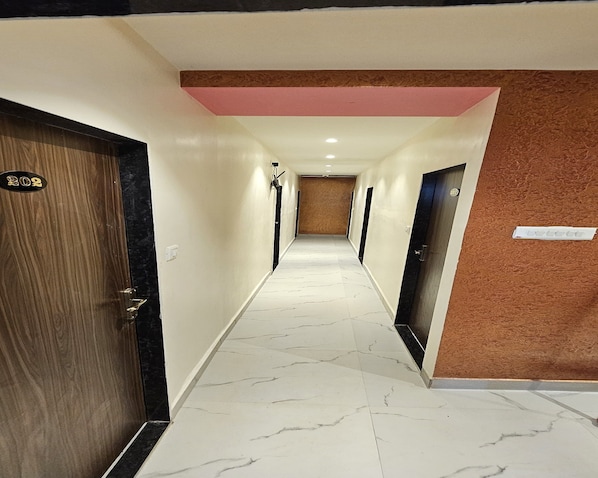 Lobby - Hotel Rishi Palace (Mumbai)